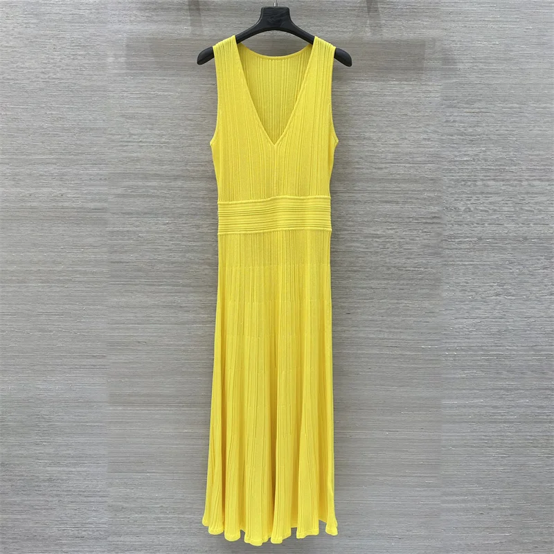Womens dresses New elastic knitted V-neck long dresses for summer 2025 waist cinching slim midi dresses casual vacation dress
Womens dresses New elastic knitted V-neck long dresses for summer 2025 waist cinching slim midi dresses casual vacation dress