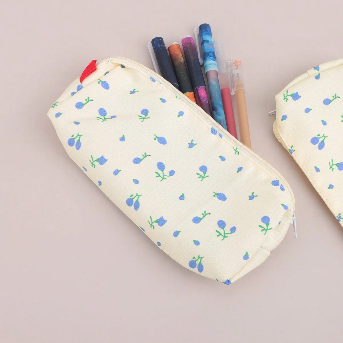 Милый пенал с цветочным принтом, маленький пенал для карандашей, простой и стильный пенал для ручек, сумка для хранения канцелярских принадлежностей для студентов, школьные принадлежности
Милый пенал с цветочным принтом, маленький пенал для карандашей, простой и стильный пенал для ручек, сумка для хранения канцелярских принадлежностей для студентов, школьные принадлежности