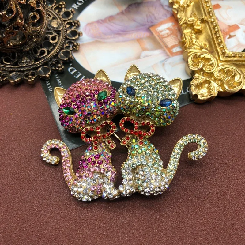 Exquisite Retro Style Light Luxury Inlaid with Diamonds Cute Kitten Brooch Qingdao Jewelry Age-reducing Pin Brooch Accessories W
Exquisite Retro Style Light Luxury Inlaid with Diamonds Cute Kitten Brooch Qingdao Jewelry Age-reducing Pin Brooch Accessories W
