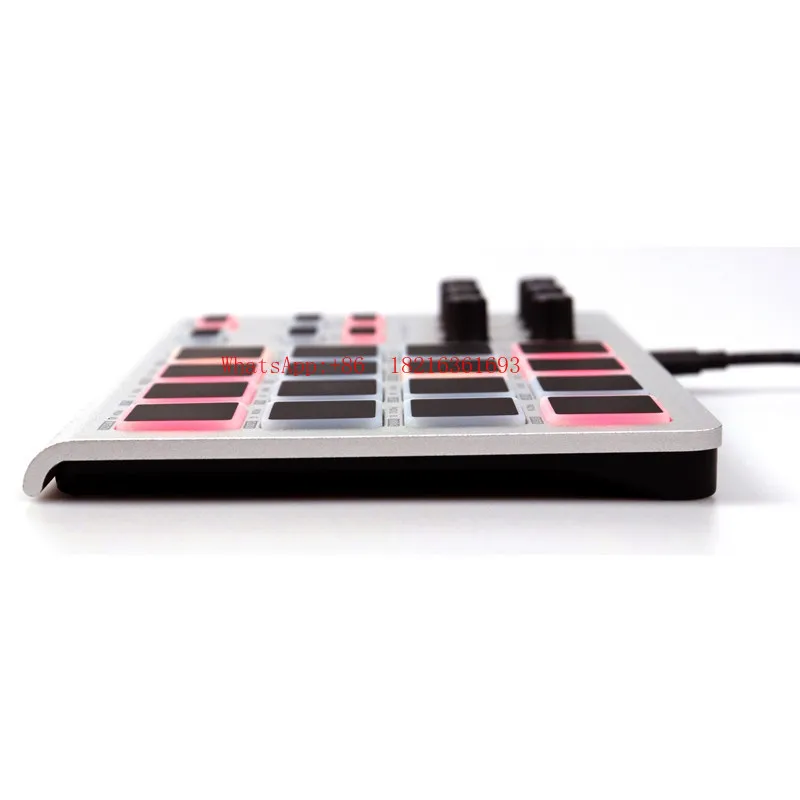 Новый портативный тонкий алюминиевый MIDI-контроллер-клавиатура Drum Pad для электронного синтезатора и перкуссии
Новый портативный тонкий алюминиевый MIDI-контроллер-клавиатура Drum Pad для электронного синтезатора и перкуссии
