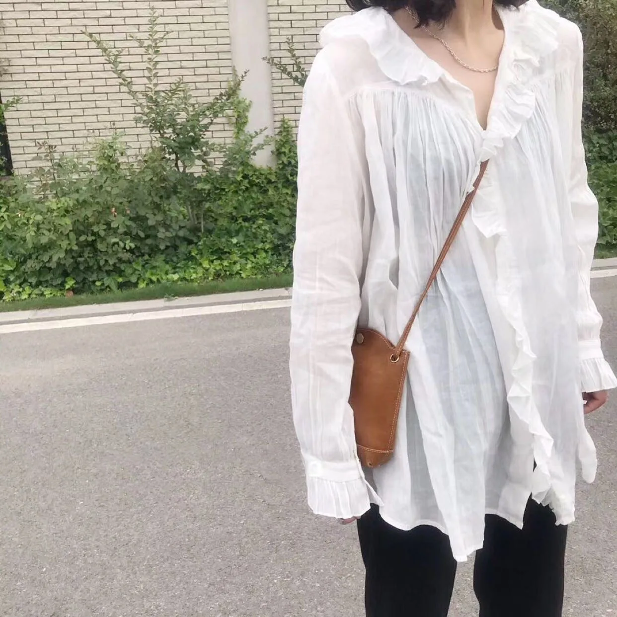 BOLATU Fairy like Cotton Linen Shirt with Ruffle Collar Loose Fit Summer Top Original Design Long Sleeve Ladies Shirt
BOLATU Fairy like Cotton Linen Shirt with Ruffle Collar Loose Fit Summer Top Original Design Long Sleeve Ladies Shirt
