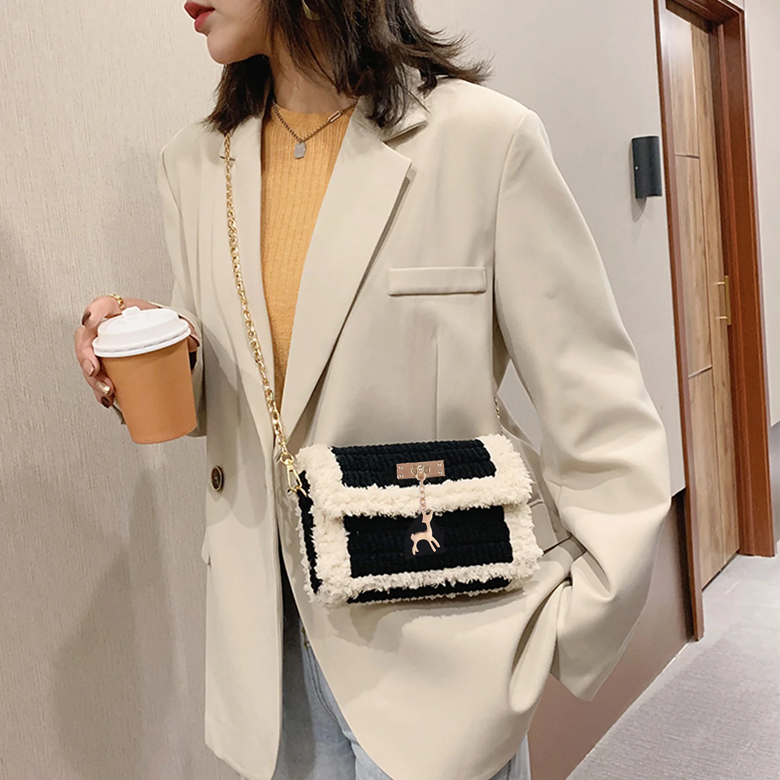 1Set Knitting Yarn Bag DIY Kit Lovely Deer Pendant Fine Workmanship Purse Handmade Supplies for Beginners and Professionals
1Set Knitting Yarn Bag DIY Kit Lovely Deer Pendant Fine Workmanship Purse Handmade Supplies for Beginners and Professionals