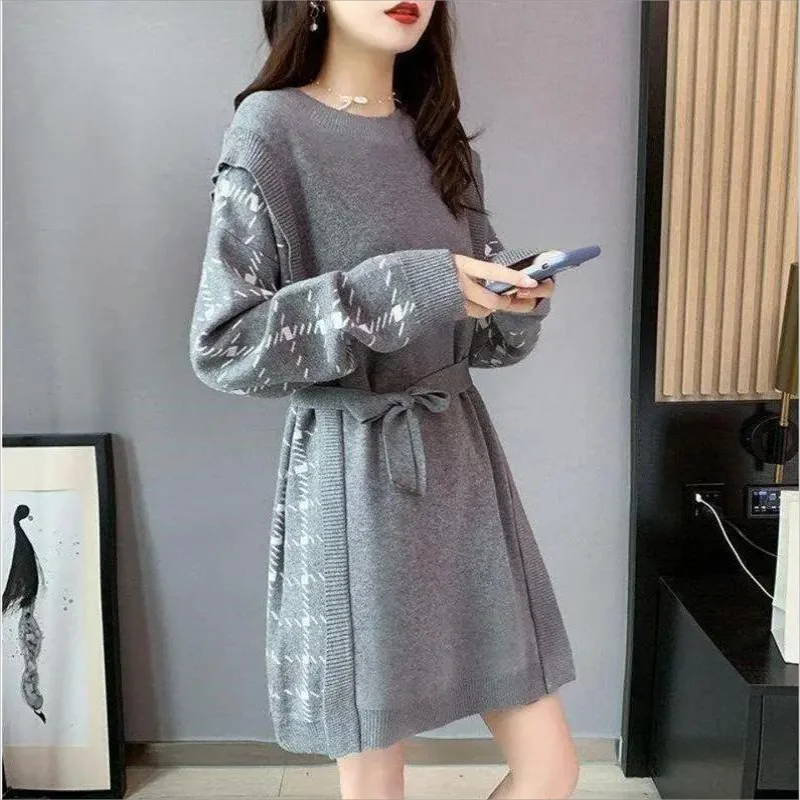 Autumn Winter Dress Women's New Fashion Color Matching Knitted Sweater Dress Large Size Mid-long Women's Dress
Autumn Winter Dress Women's New Fashion Color Matching Knitted Sweater Dress Large Size Mid-long Women's Dress