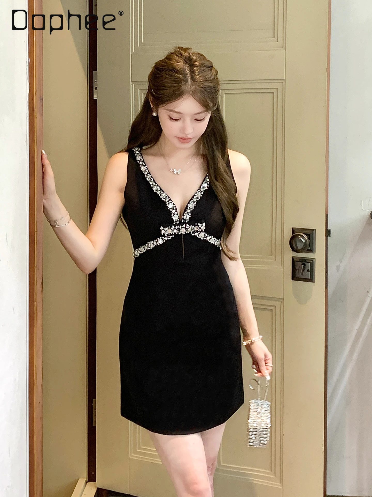 Court Temperament Socialite Black Suspender Dress Evening Dresses Heavy Industry Bead Rhinestone High Waist Mini Dress Women
Court Temperament Socialite Black Suspender Dress Evening Dresses Heavy Industry Bead Rhinestone High Waist Mini Dress Women