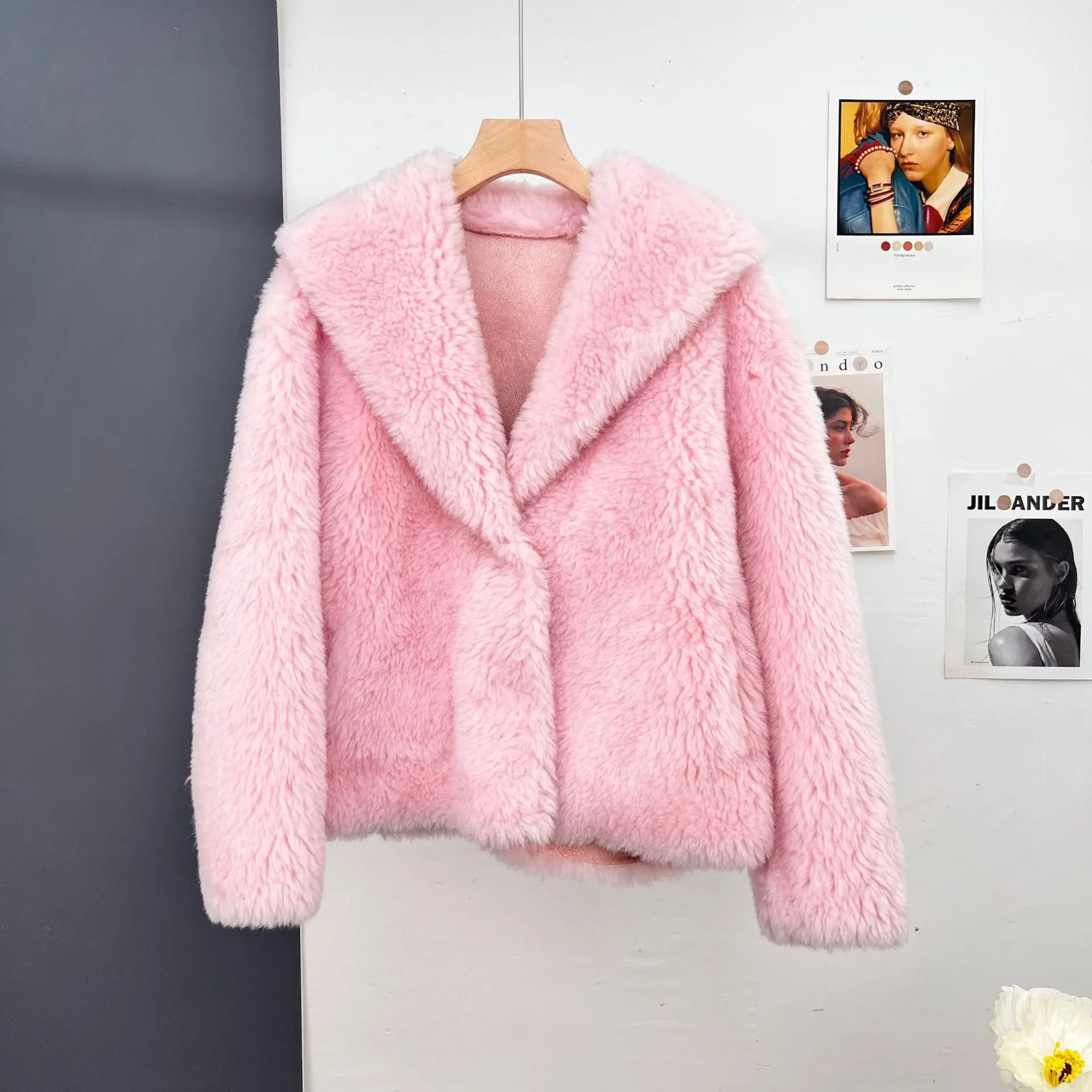 2023 New Autumn Winter Women Real Fur Coat 100% Wool Jacket Turn-down Collar Thick Warm Outerwear Fashion Luxury Streetwear
2023 New Autumn Winter Women Real Fur Coat 100% Wool Jacket Turn-down Collar Thick Warm Outerwear Fashion Luxury Streetwear