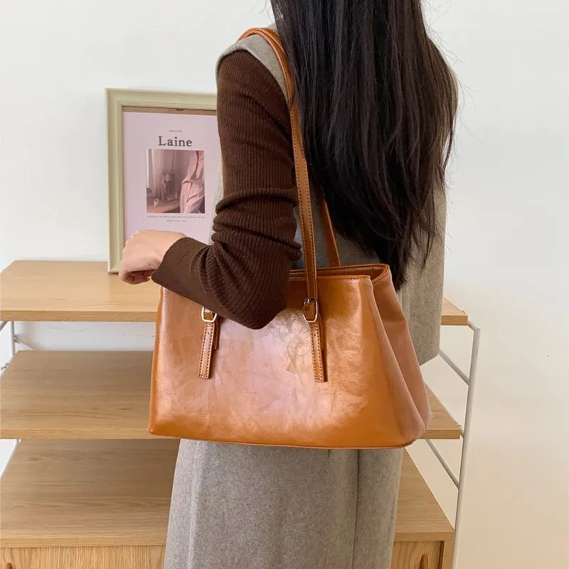 Retro PU Leather Shoulder Bags Women 2024 New Autumn Winter Korean Luxury Large Capacity Tote Bags Fashion Simple Big Handbags
Retro PU Leather Shoulder Bags Women 2024 New Autumn Winter Korean Luxury Large Capacity Tote Bags Fashion Simple Big Handbags