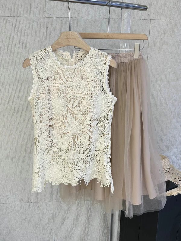 Romantic Style Three-Piece Set Women's Hollow out Hook Flower Mesh Skirt Vest Top Summer Fashion Ensemble High Waist Midi Dress
Romantic Style Three-Piece Set Women's Hollow out Hook Flower Mesh Skirt Vest Top Summer Fashion Ensemble High Waist Midi Dress