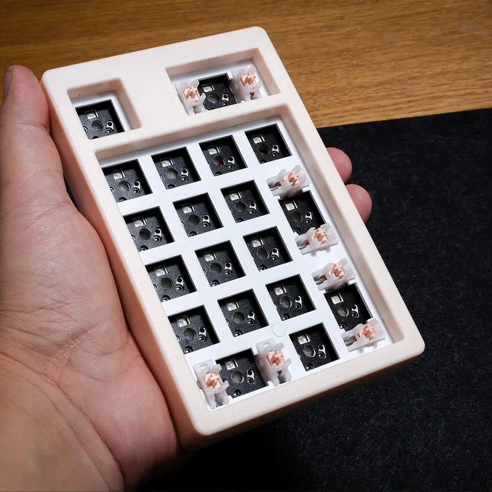 19PAD Mini Numeric Keypad Kit Tri-mode Hot-Swap RGB Large Battery Custom Cute Office Gaming Mechanical Keyboard Accessories Gift
19PAD Mini Numeric Keypad Kit Tri-mode Hot-Swap RGB Large Battery Custom Cute Office Gaming Mechanical Keyboard Accessories Gift