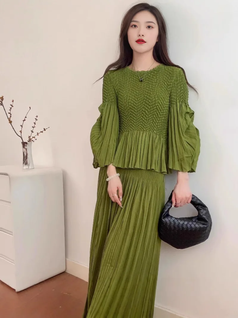 Miyake Pleated Fashion Simple Pleated Suit Female Fall New Temperament Commuter Pleated Blouse Wide-legged Pants Two-piece Set
Miyake Pleated Fashion Simple Pleated Suit Female Fall New Temperament Commuter Pleated Blouse Wide-legged Pants Two-piece Set