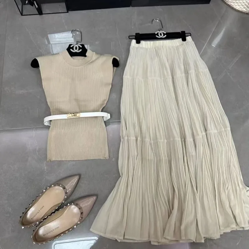 Set Daughter Temperament Slim and Thin Round Neck Knitted Top High Waist Pleated Skirt Women
Set Daughter Temperament Slim and Thin Round Neck Knitted Top High Waist Pleated Skirt Women