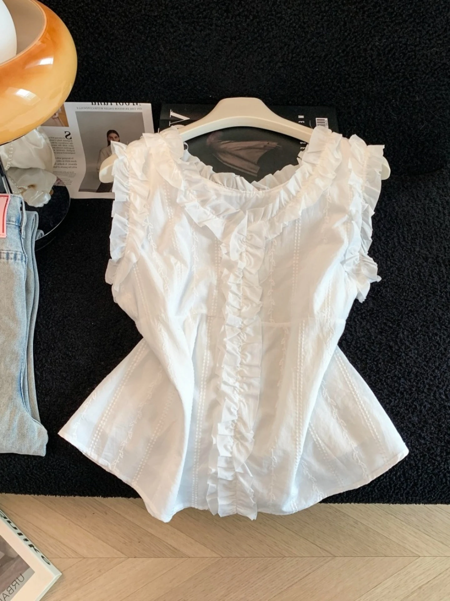 Beautiful White Wooden Ear Vest Shirt Korean Style Summer Top for Women Elegant Style round Neck No Sleeve Casual Wear
Beautiful White Wooden Ear Vest Shirt Korean Style Summer Top for Women Elegant Style round Neck No Sleeve Casual Wear