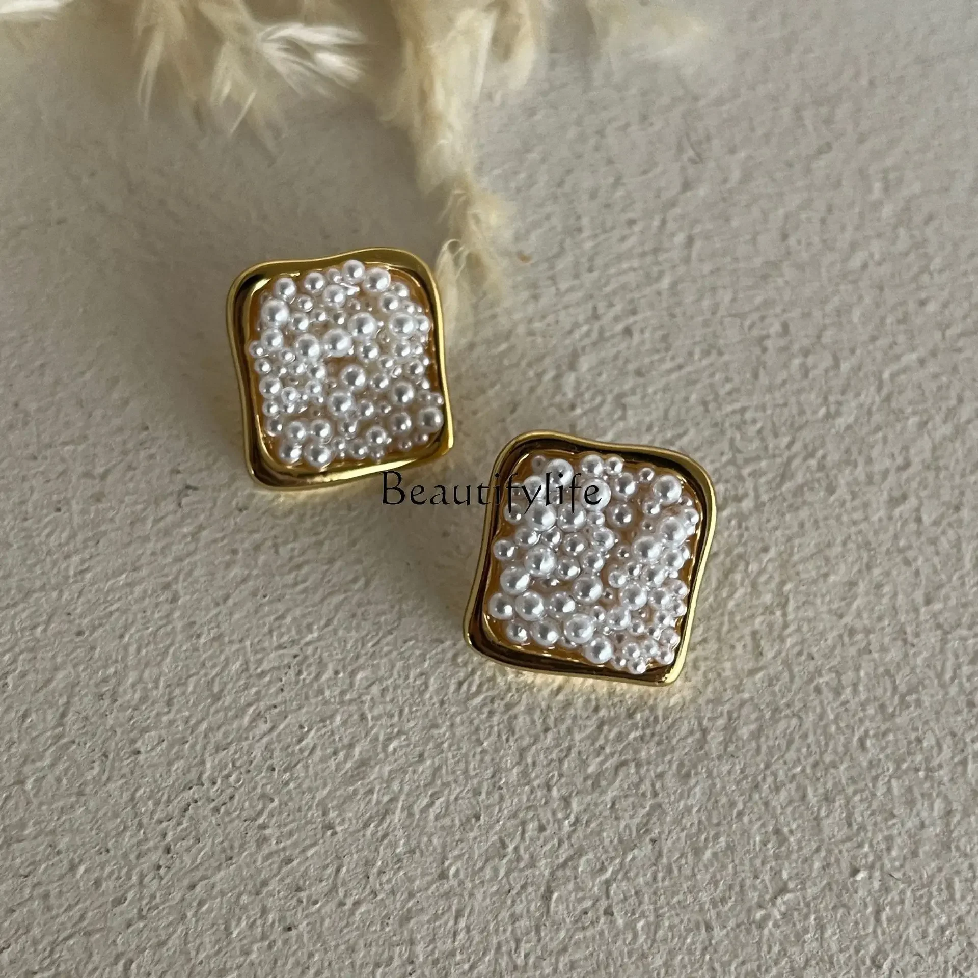 Simple geometric square white earrings premium handmade pearl stud earrings
Simple geometric square white earrings premium handmade pearl stud earrings