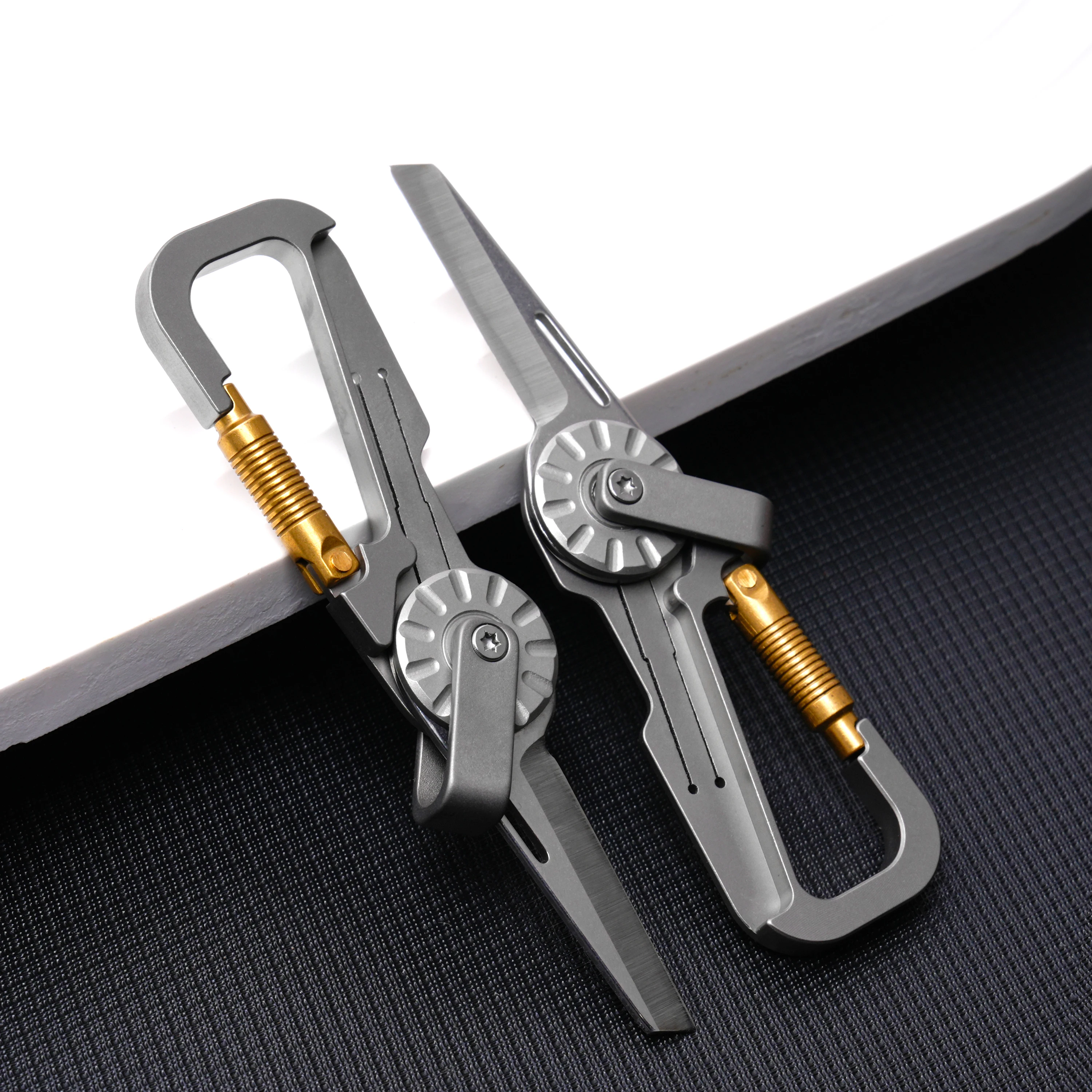 Titanium alloy keychain, multifunctional tool buckle, folding pocket knife, durable EDC tool, Grey metal buckle, Men's keychain
Titanium alloy keychain, multifunctional tool buckle, folding pocket knife, durable EDC tool, Grey metal buckle, Men's keychain