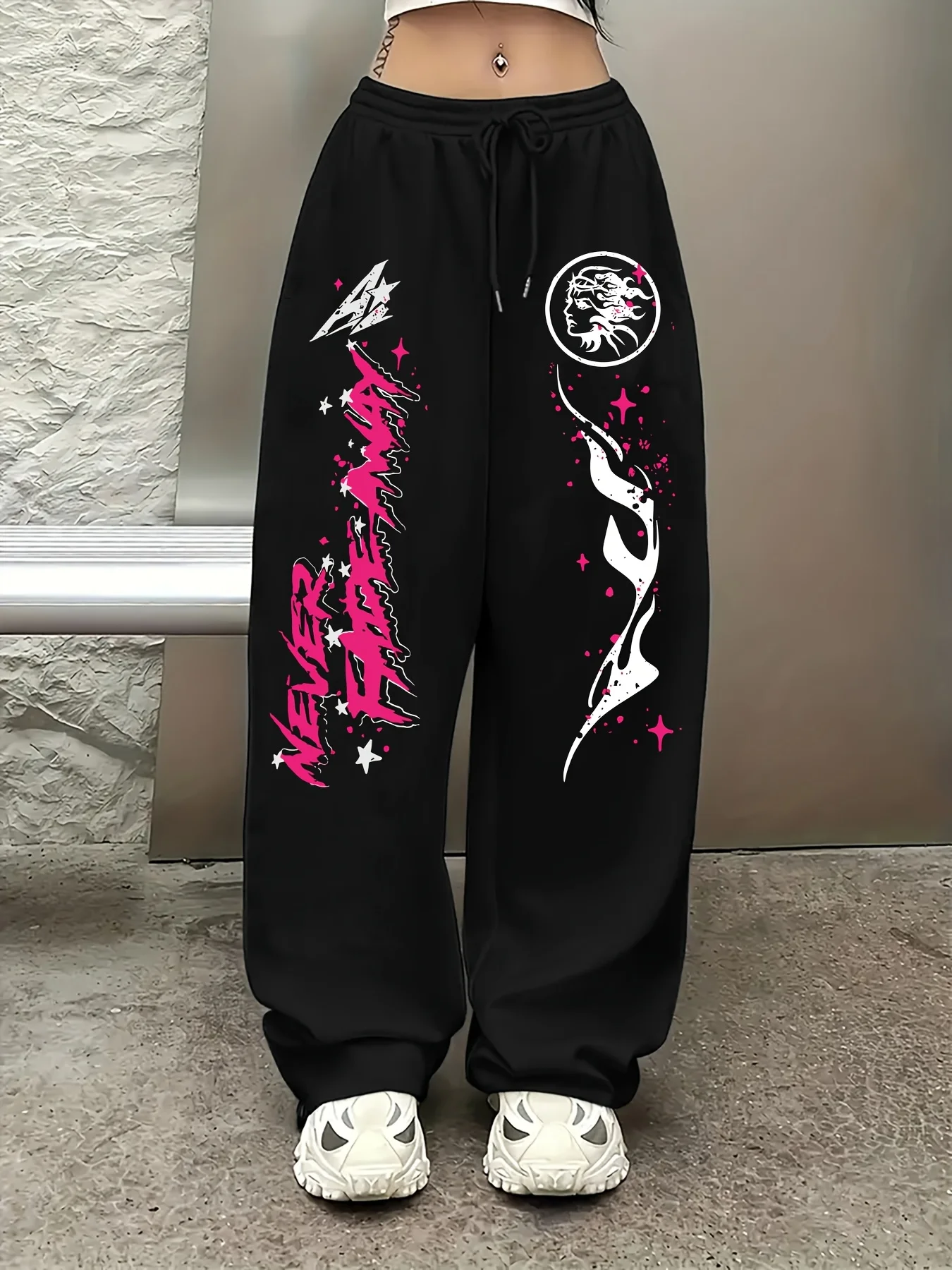 The Casual Street Graffiti Printed Sports Belt with Bright Pink and White Designs Is Perfect for Spring and Autumn
The Casual Street Graffiti Printed Sports Belt with Bright Pink and White Designs Is Perfect for Spring and Autumn