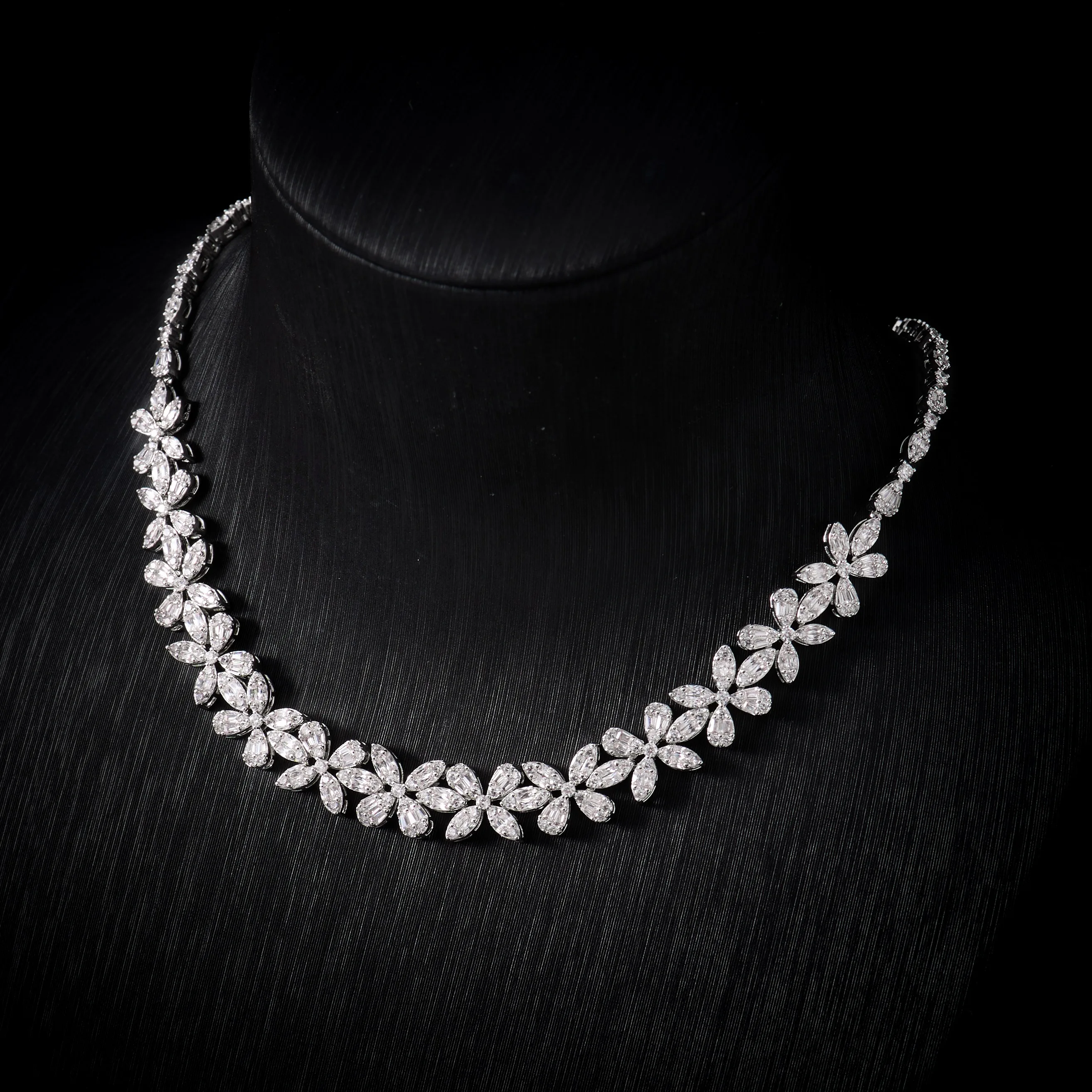 IN JEWELIFE 00142 Trendy Jewelry Set for Women Cubic Zirconia Elegant Set for Saudi Dubai Party Bridal Accessory Gift
IN JEWELIFE 00142 Trendy Jewelry Set for Women Cubic Zirconia Elegant Set for Saudi Dubai Party Bridal Accessory Gift