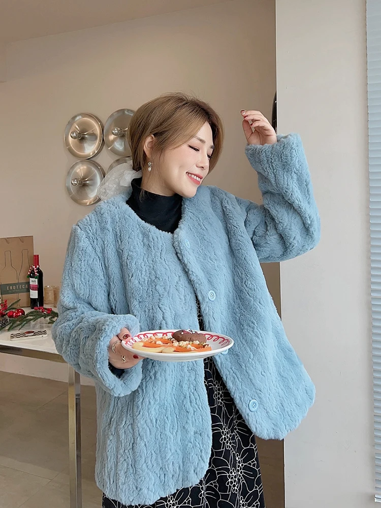 Оригинальное меховое пальто Vogana больших размеров: экологичное, из искусственного меха и кожи, зимнее, утепленное, с длинными рукавами, круглым вырезом, верхняя одежда
Оригинальное меховое пальто Vogana больших размеров: экологичное, из искусственного меха и кожи, зимнее, утепленное, с длинными рукавами, круглым вырезом, верхняя одежда