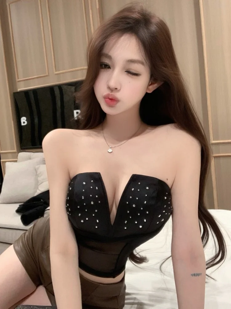 Pure Desire Sexy Deep V-Neck Rhinestone Padded Crop Top Mesh Paneling Slimming Short Inner Wear Tank Top Korean Style Standar...
Pure Desire Sexy Deep V-Neck Rhinestone Padded Crop Top Mesh Paneling Slimming Short Inner Wear Tank Top Korean Style Standar...