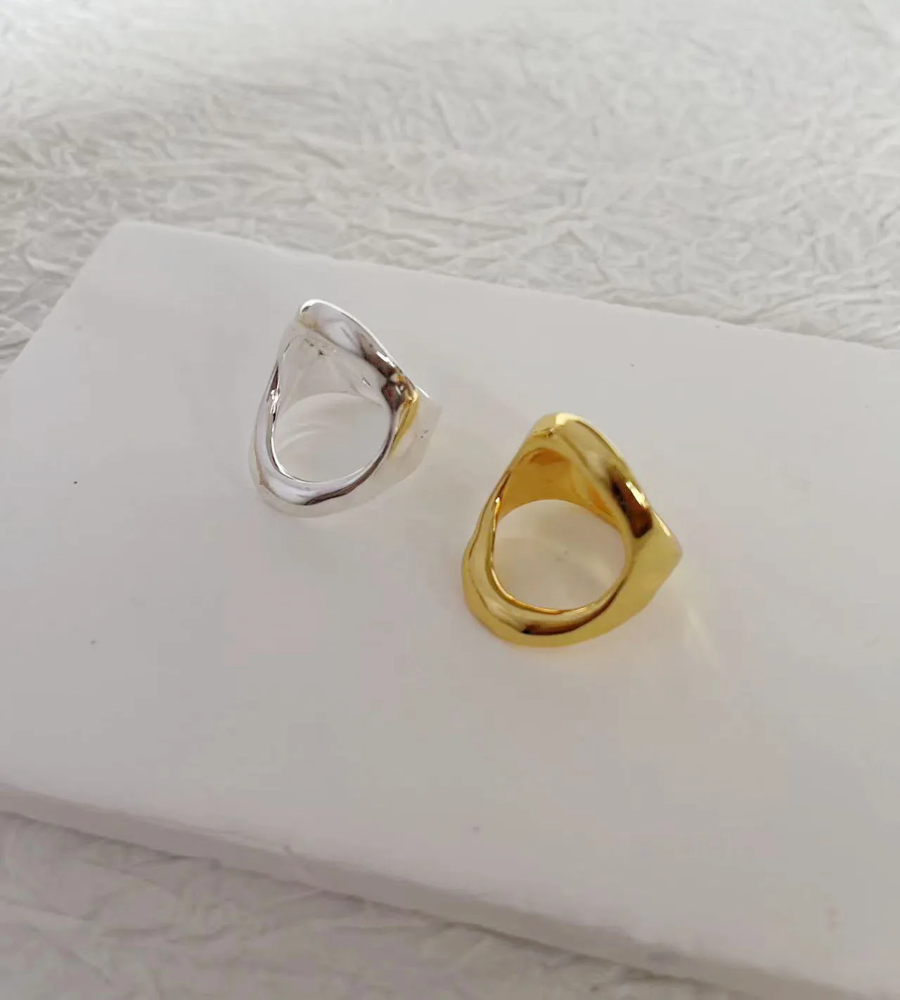 UNOde50 Hot Sale Gold Color Rings for Women Summer New Trendy Elegant Jewelry Gift
UNOde50 Hot Sale Gold Color Rings for Women Summer New Trendy Elegant Jewelry Gift