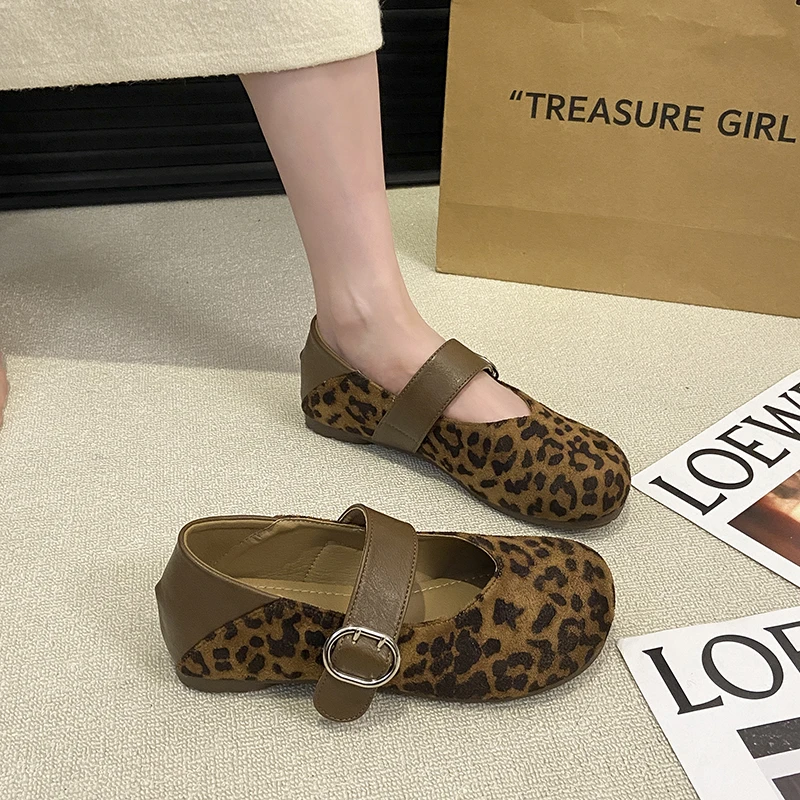 Retro Leopard Print Mary Jane Shoes Women's Fall 2026 New Model Flat Bottom Ballet Shoes Slip-On Casual Fashion Footwear
Retro Leopard Print Mary Jane Shoes Women's Fall 2026 New Model Flat Bottom Ballet Shoes Slip-On Casual Fashion Footwear