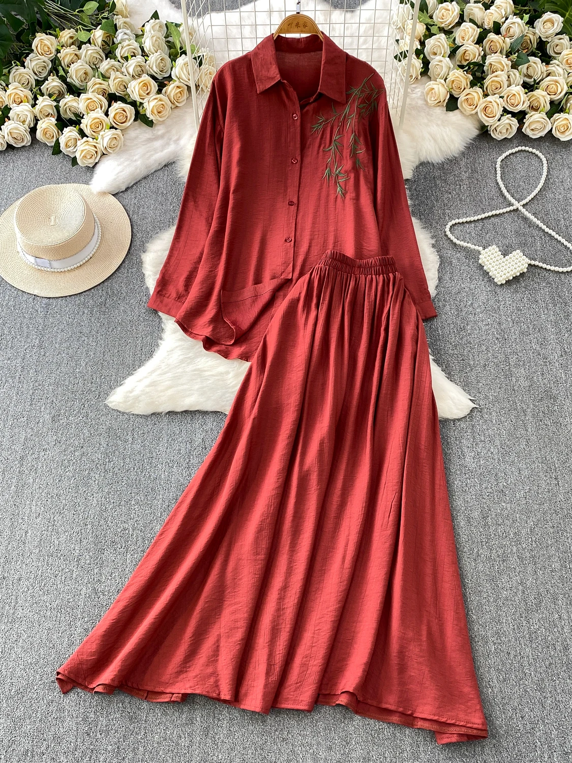 Sweet Bamboo Leaf Embroidery Loose Outerwear High Waist Midi Skirt Two Piece Set Fashionable Slimming Spring Summer Outfit
Sweet Bamboo Leaf Embroidery Loose Outerwear High Waist Midi Skirt Two Piece Set Fashionable Slimming Spring Summer Outfit