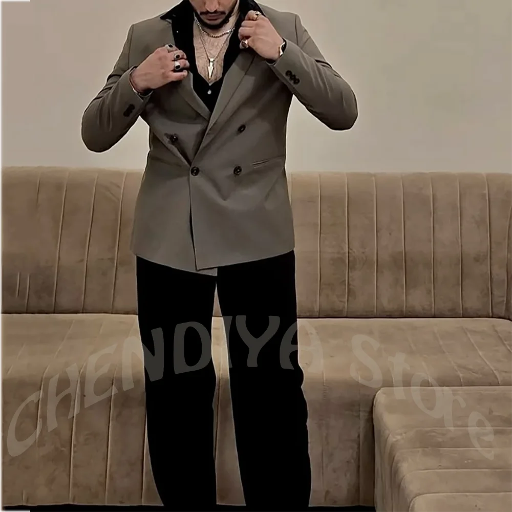 Custom Made Men Suit Set Fashion Street Double Breasted Peak Lapel Jacket with Black Pants Straight Fit Daily Casual Outfit
Custom Made Men Suit Set Fashion Street Double Breasted Peak Lapel Jacket with Black Pants Straight Fit Daily Casual Outfit