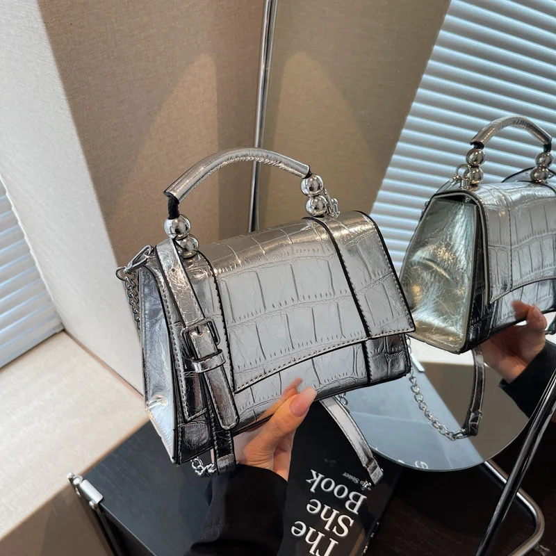 2025 Autumn Stone Print Square Bag, Women's Chain Strap Shoulder Purse, Versatile Day to Night Crossbody, Textured Sling Bag
2025 Autumn Stone Print Square Bag, Women's Chain Strap Shoulder Purse, Versatile Day to Night Crossbody, Textured Sling Bag