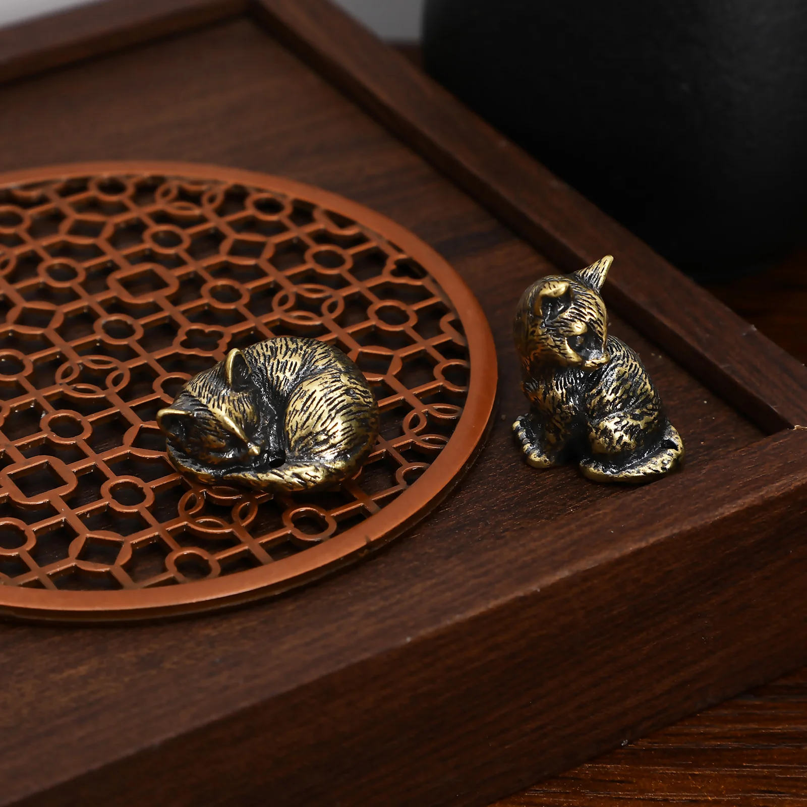 2Pcs Brass Mini Cat Ornaments Small Lucky Cat Statues Desktop Decorations Tiny Animal Sculptures for Desk Decor
2Pcs Brass Mini Cat Ornaments Small Lucky Cat Statues Desktop Decorations Tiny Animal Sculptures for Desk Decor