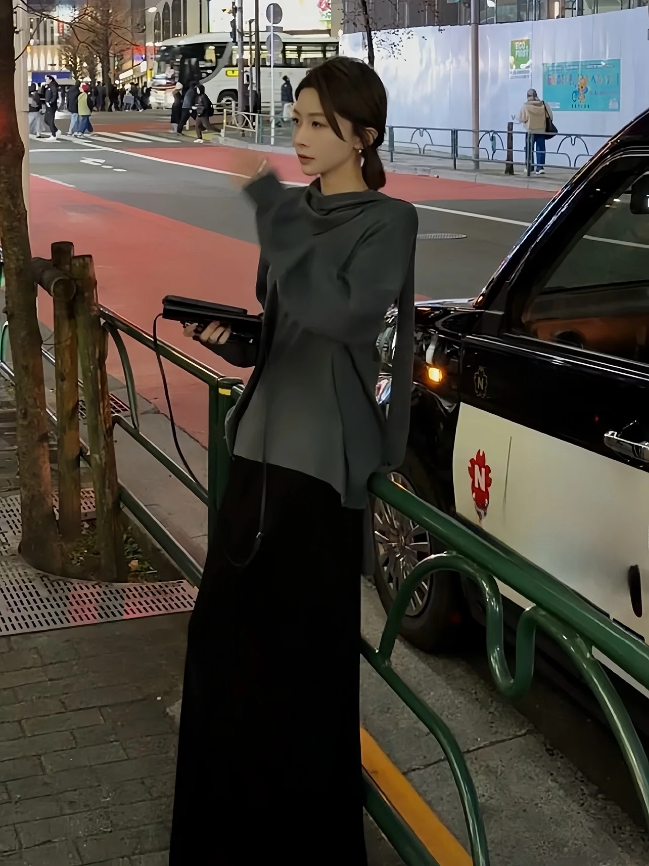 Новый вязаный свитер Ele Early Spring в винтажном стиле, из мягкой шерстяной смеси, свободного кроя, женская вязаная одежда
Новый вязаный свитер Ele Early Spring в винтажном стиле, из мягкой шерстяной смеси, свободного кроя, женская вязаная одежда