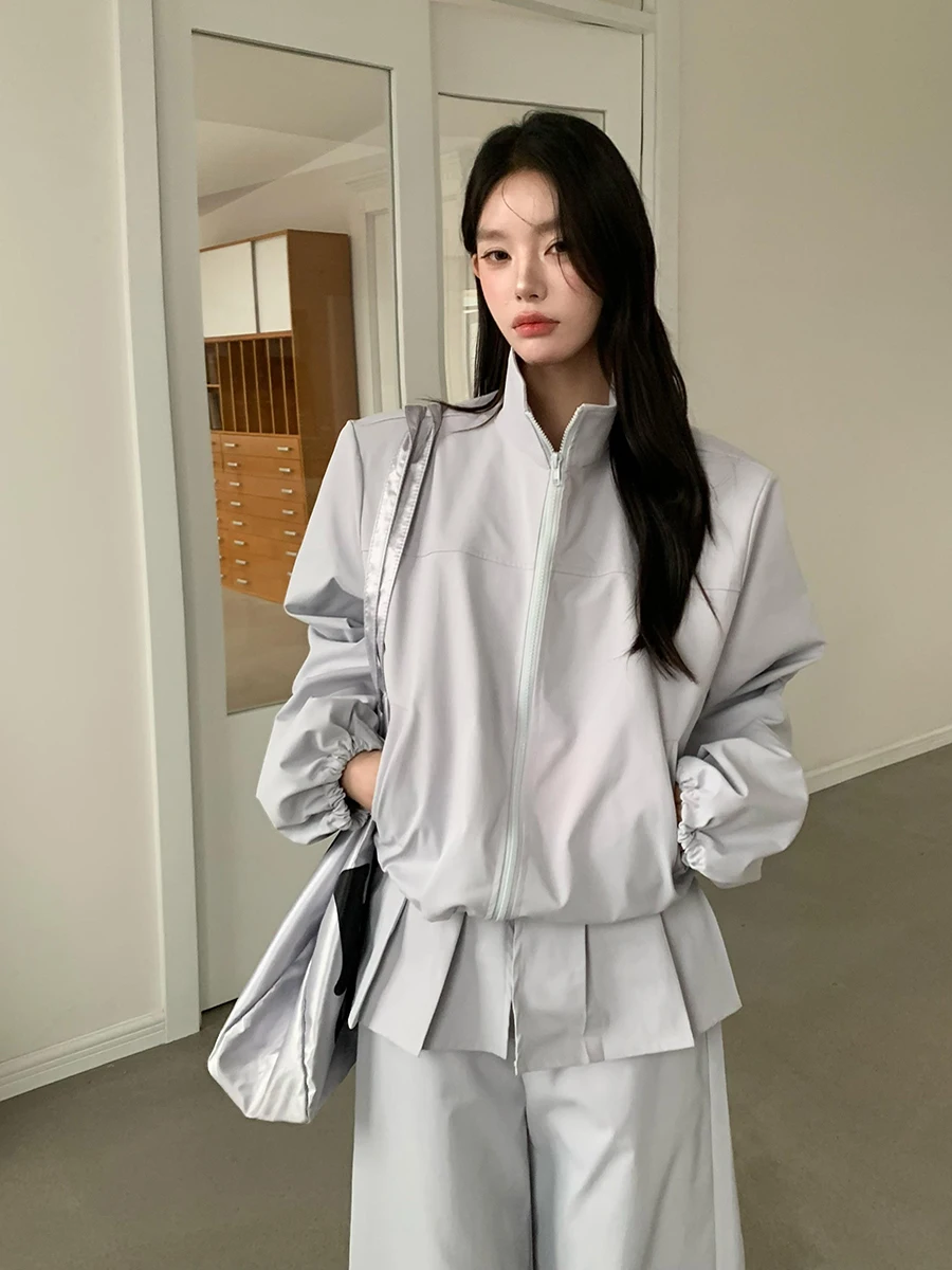 Spring 2026 Women's Fashion Stand Collar Windproof Zipper Jacket Outerwear with Wide Leg Pants Set High Waist Straight Cut
Spring 2026 Women's Fashion Stand Collar Windproof Zipper Jacket Outerwear with Wide Leg Pants Set High Waist Straight Cut