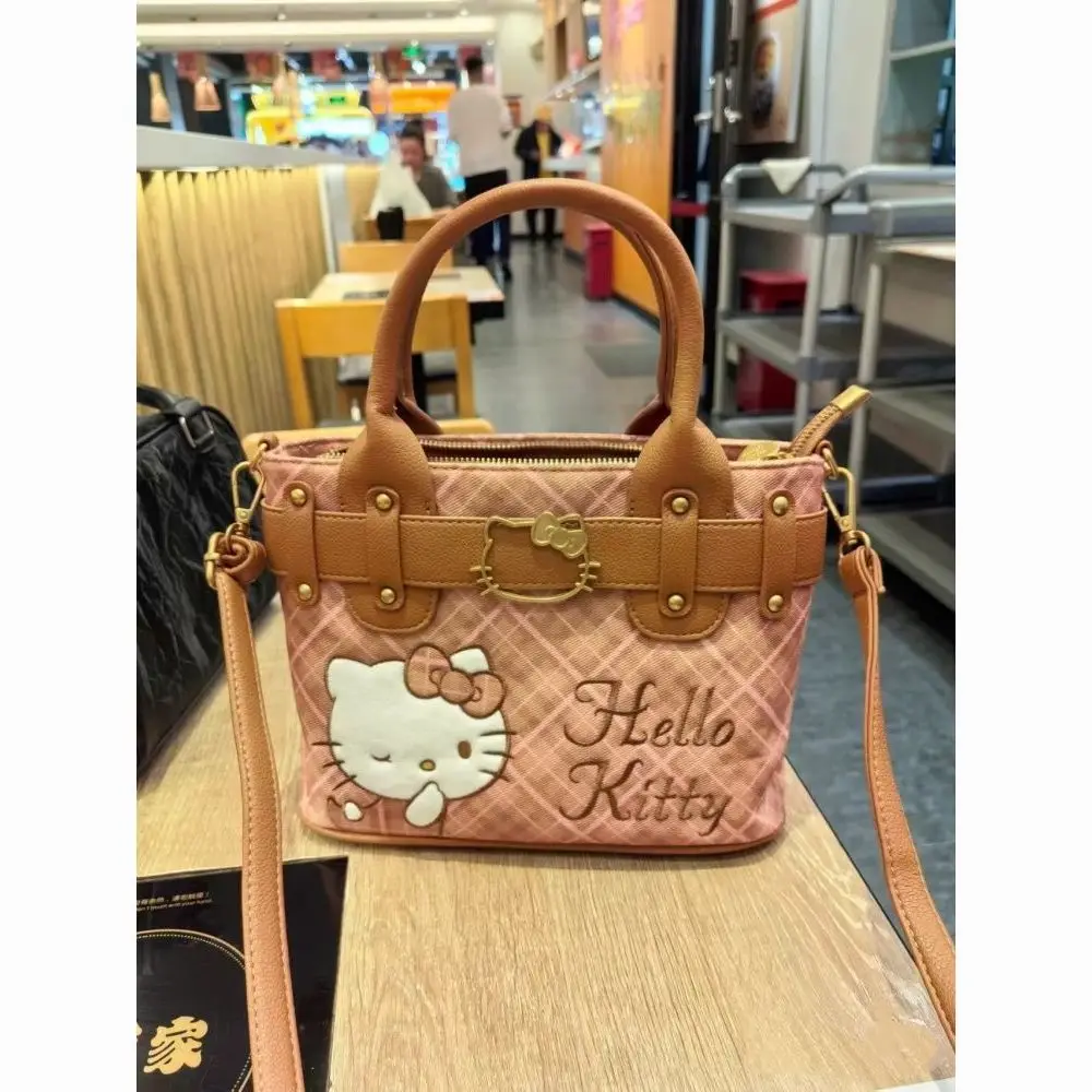 Сумки через плечо Hello Kitty в стиле Y2K, маленькие квадратные плюшевые сумки, милые сумочки, аксессуары для девочек и женщин, школьные рюкзаки.
Сумки через плечо Hello Kitty в стиле Y2K, маленькие квадратные плюшевые сумки, милые сумочки, аксессуары для девочек и женщин, школьные рюкзаки.