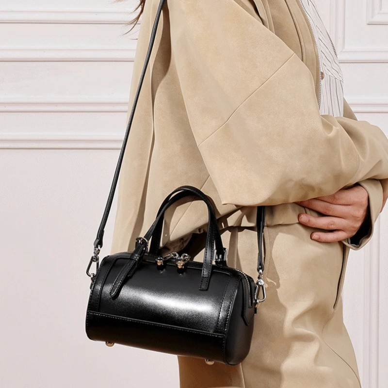 Korean Style Niche Design Genuine Leather Women's Bowling Bag, Light Luxury Pillow Tote Handbag, Summer Boston Shoulder Bags
Korean Style Niche Design Genuine Leather Women's Bowling Bag, Light Luxury Pillow Tote Handbag, Summer Boston Shoulder Bags
