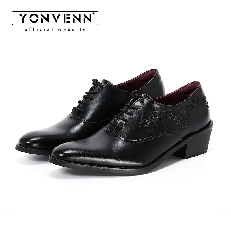 British style business dress leather shoes for men and women with lace up pointed carving design Oxford with black embroidery
British style business dress leather shoes for men and women with lace up pointed carving design Oxford with black embroidery
