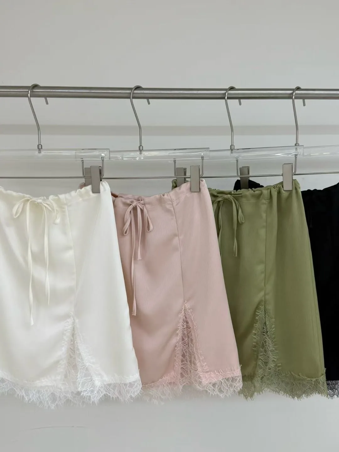 Comfortable Fashionable New Arrival Summer Soft Pink Satin Lace Slimming Belted Midi Skirt Women's High Waist A-Line Skirt
Comfortable Fashionable New Arrival Summer Soft Pink Satin Lace Slimming Belted Midi Skirt Women's High Waist A-Line Skirt
