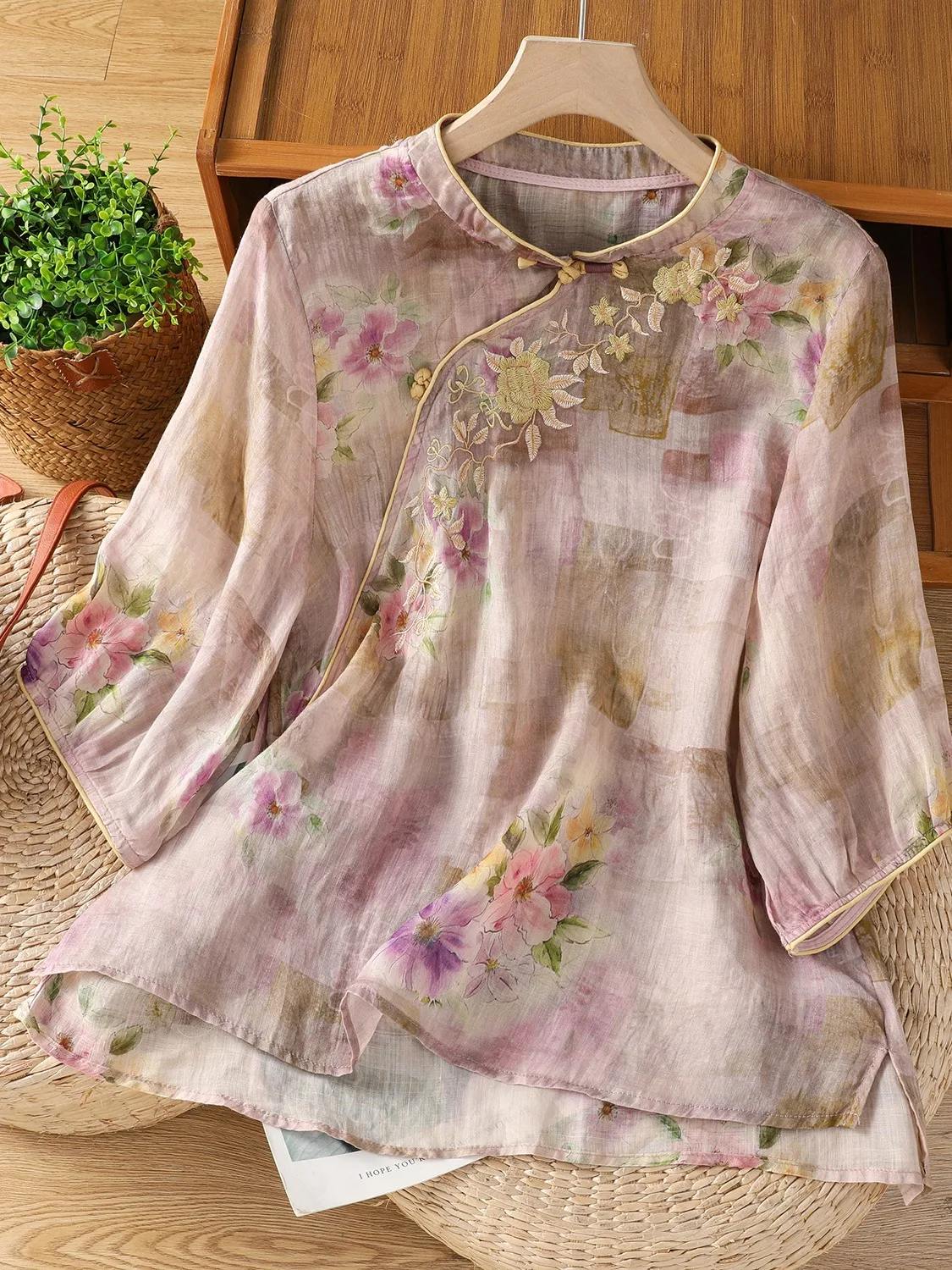 High-End Hemp Printed Embroidered irt Women Summer New Chinese Sle Stand Collar Button Plaet Cotton Linen Five-Sve S...
High-End Hemp Printed Embroidered irt Women Summer New Chinese Sle Stand Collar Button Plaet Cotton Linen Five-Sve S...