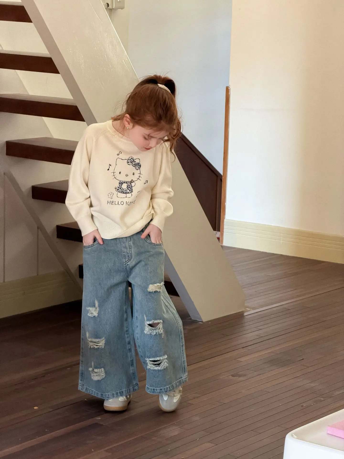 Girls Pants 2026 Spring New Korean Version Ripped Denim Straight Leg Pants Casual Fashion Daily Temperament Versatile Wear
Girls Pants 2026 Spring New Korean Version Ripped Denim Straight Leg Pants Casual Fashion Daily Temperament Versatile Wear