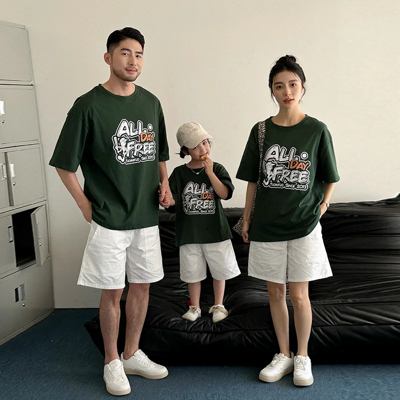 Mom Dad and Baby Vacation Clothing Set Korean Family Matching Clothes Set Family Look Outfits Summer Tshirt Shorts 2 Piece Suit
Mom Dad and Baby Vacation Clothing Set Korean Family Matching Clothes Set Family Look Outfits Summer Tshirt Shorts 2 Piece Suit