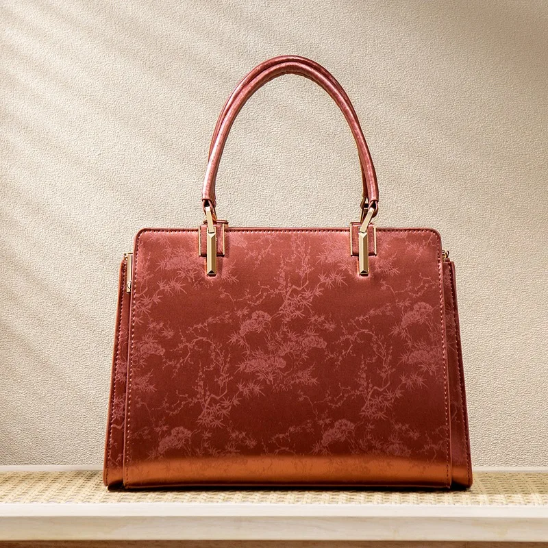 High-End Chinese Style Mother's Day Wedding Bag Embroidered Bride Purse Attractive Women's Handbag for Middle-Aged Mothers
High-End Chinese Style Mother's Day Wedding Bag Embroidered Bride Purse Attractive Women's Handbag for Middle-Aged Mothers