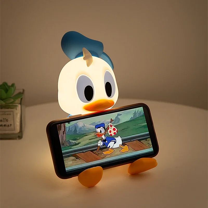 Disney Kawaii Donald Duck Night Light Anime Figure Decompression Toys Indoor Mobile Phone Holder Doll Model Children's Gifts Toy
Disney Kawaii Donald Duck Night Light Anime Figure Decompression Toys Indoor Mobile Phone Holder Doll Model Children's Gifts Toy