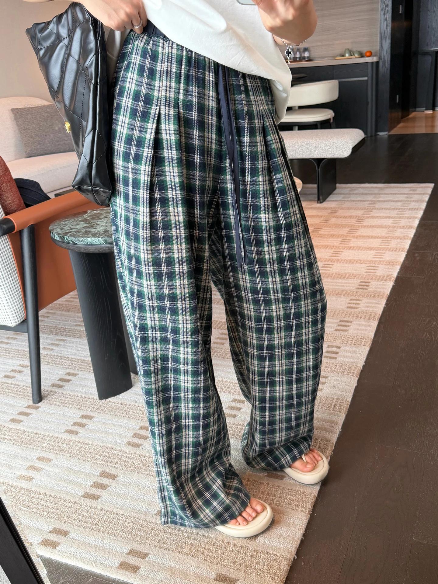 New 330 Green Plaid Wide Leg Pants Elastic Waist Casual Trousers Fashionable Binxie Women's Spring Summer Polyester Cotton Blend
New 330 Green Plaid Wide Leg Pants Elastic Waist Casual Trousers Fashionable Binxie Women's Spring Summer Polyester Cotton Blend