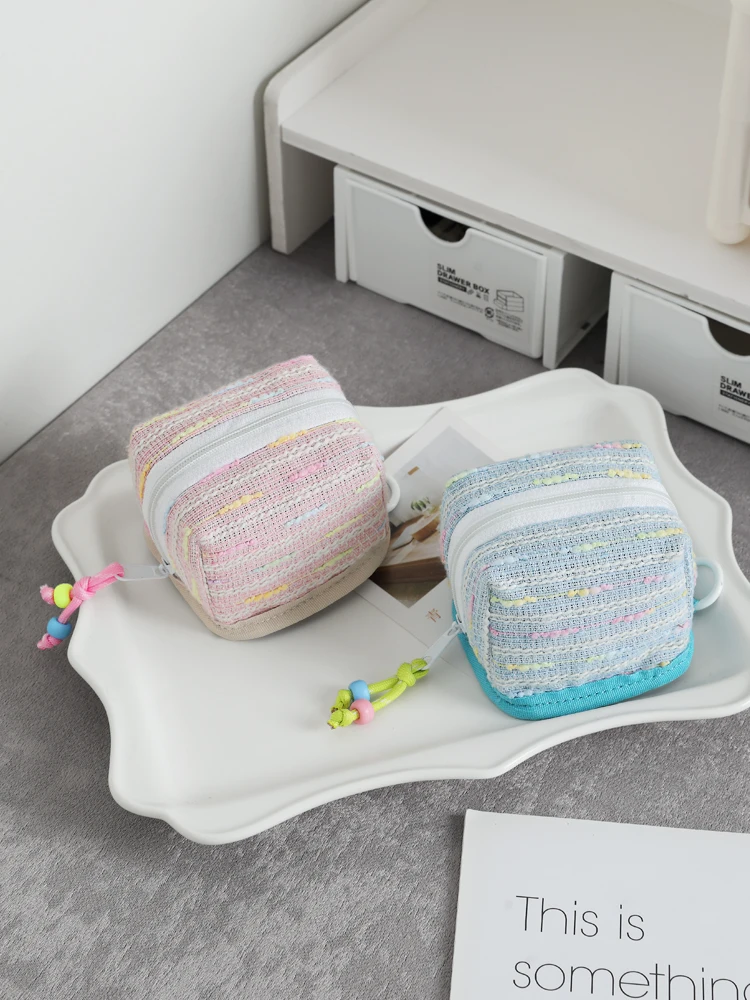 Korean Sle Key Pouch Women's Cute Portable Cosmetic Storage Bag Simple New Lo Key Bag Youth Faion Zipper Closure
Korean Sle Key Pouch Women's Cute Portable Cosmetic Storage Bag Simple New Lo Key Bag Youth Faion Zipper Closure