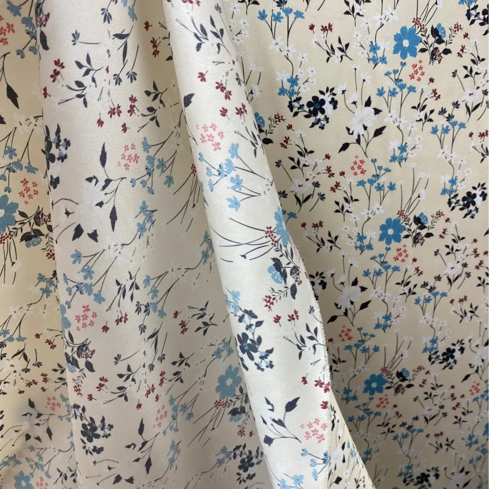 High Qquality Stretch Double Joe Digital Printing 19momme Silk Cloth Dress Shirt Small Floral
High Qquality Stretch Double Joe Digital Printing 19momme Silk Cloth Dress Shirt Small Floral