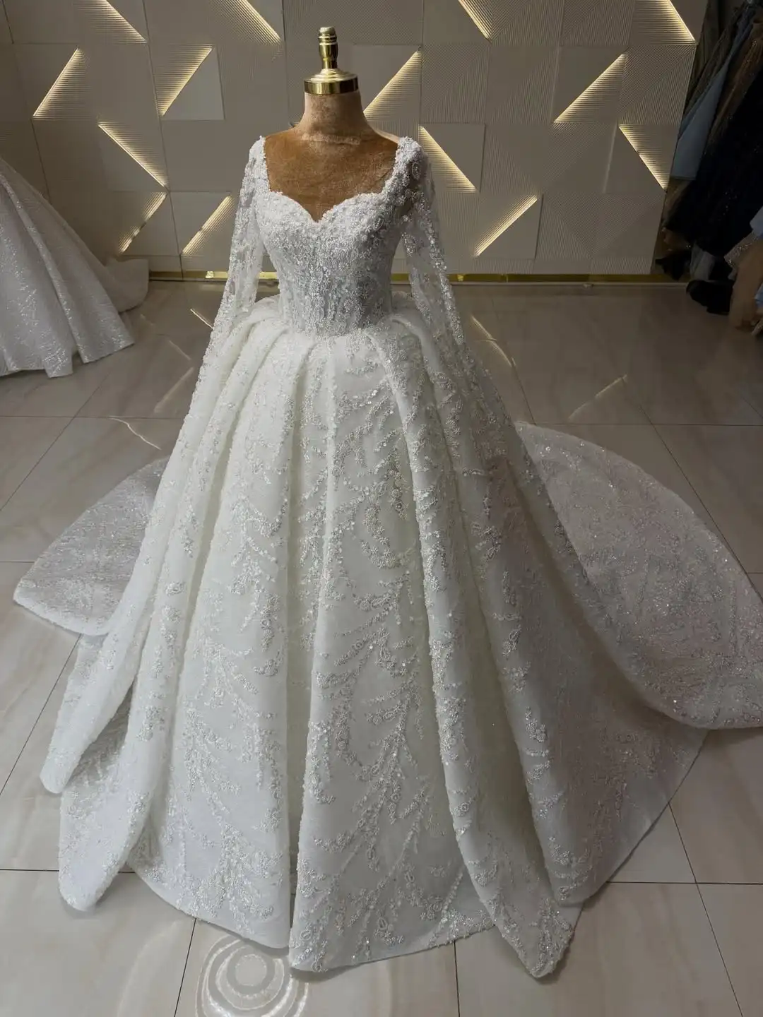 Elegant Lace Wedding Dress Long Sleeve Sweetheart Princess Ball Gown Bridal Dress Beaded Luxury Long Train Vestido De Novia
Elegant Lace Wedding Dress Long Sleeve Sweetheart Princess Ball Gown Bridal Dress Beaded Luxury Long Train Vestido De Novia
