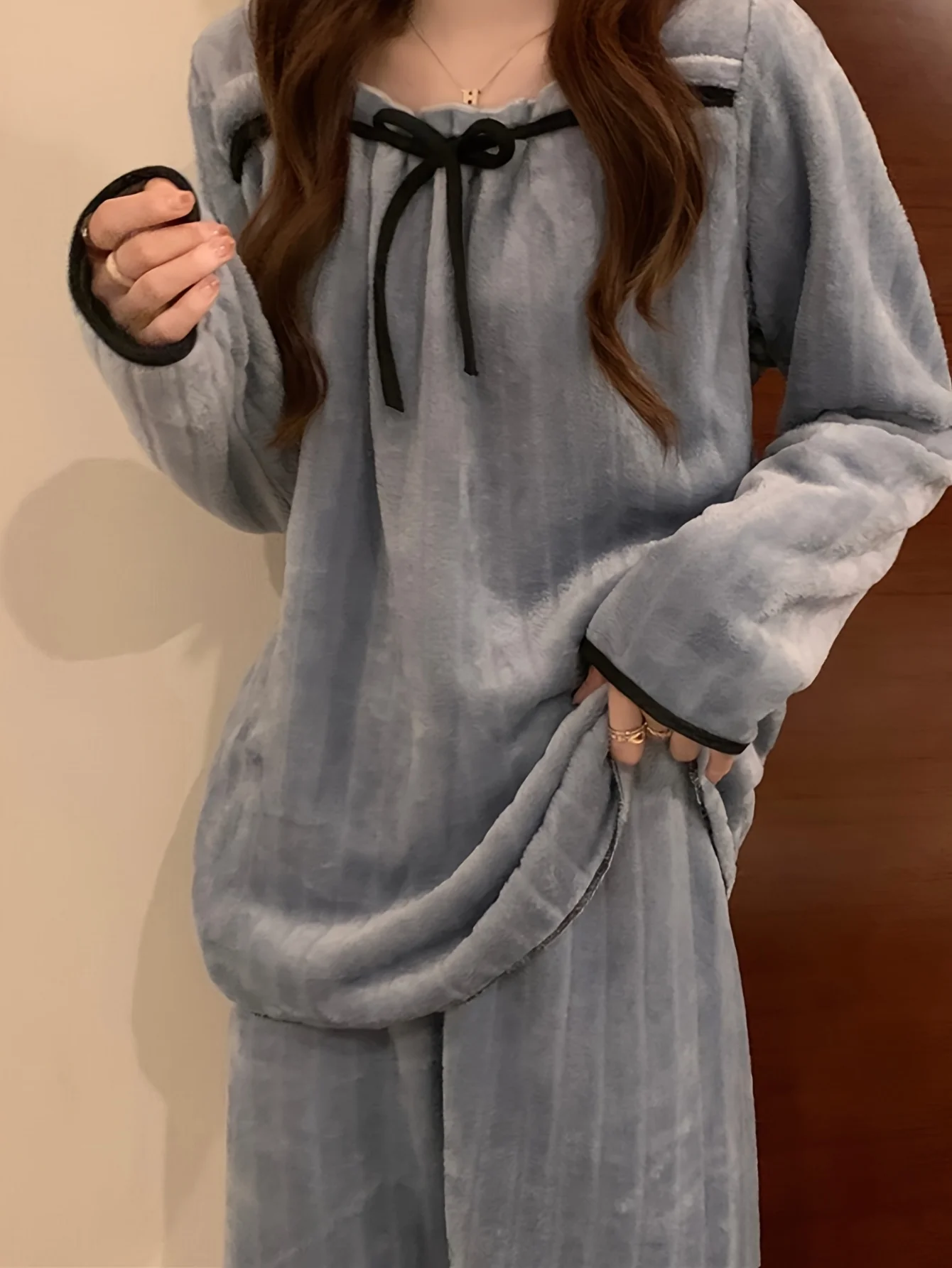 Women's Autumn Winter Pajamas, Thickened Coral Cute Princess Style Flannel Loungewear Set
Women's Autumn Winter Pajamas, Thickened Coral Cute Princess Style Flannel Loungewear Set