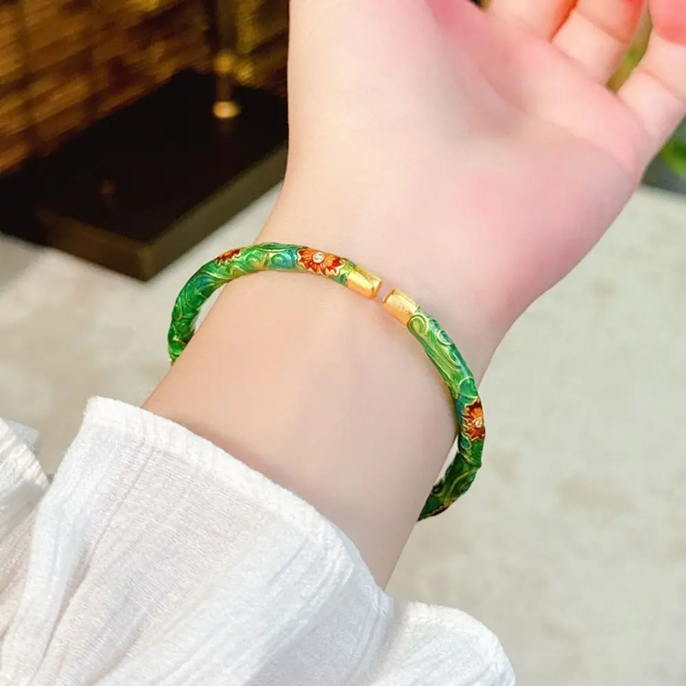 Exquisite Women's Enamel Braclet Vintage Ethnic Style Chinese Cloisonne Bracelet Hand Jewelry Open Ring Filigree Flower Bangle
Exquisite Women's Enamel Braclet Vintage Ethnic Style Chinese Cloisonne Bracelet Hand Jewelry Open Ring Filigree Flower Bangle