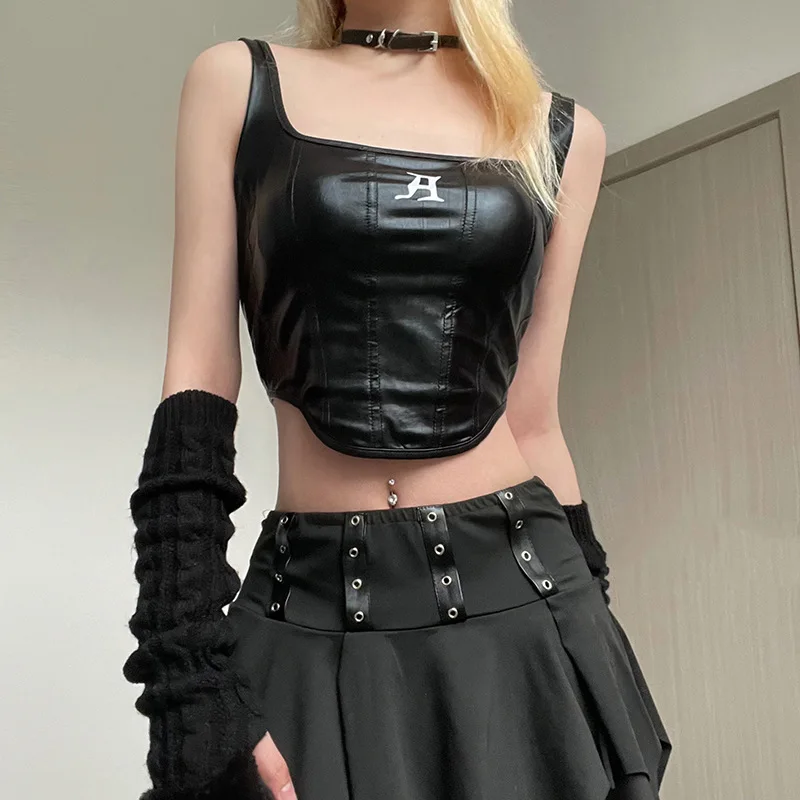 Spring new European Spice Girl wind locomotive wind letter printed fake fishbone base sexy leather vest
Spring new European Spice Girl wind locomotive wind letter printed fake fishbone base sexy leather vest
