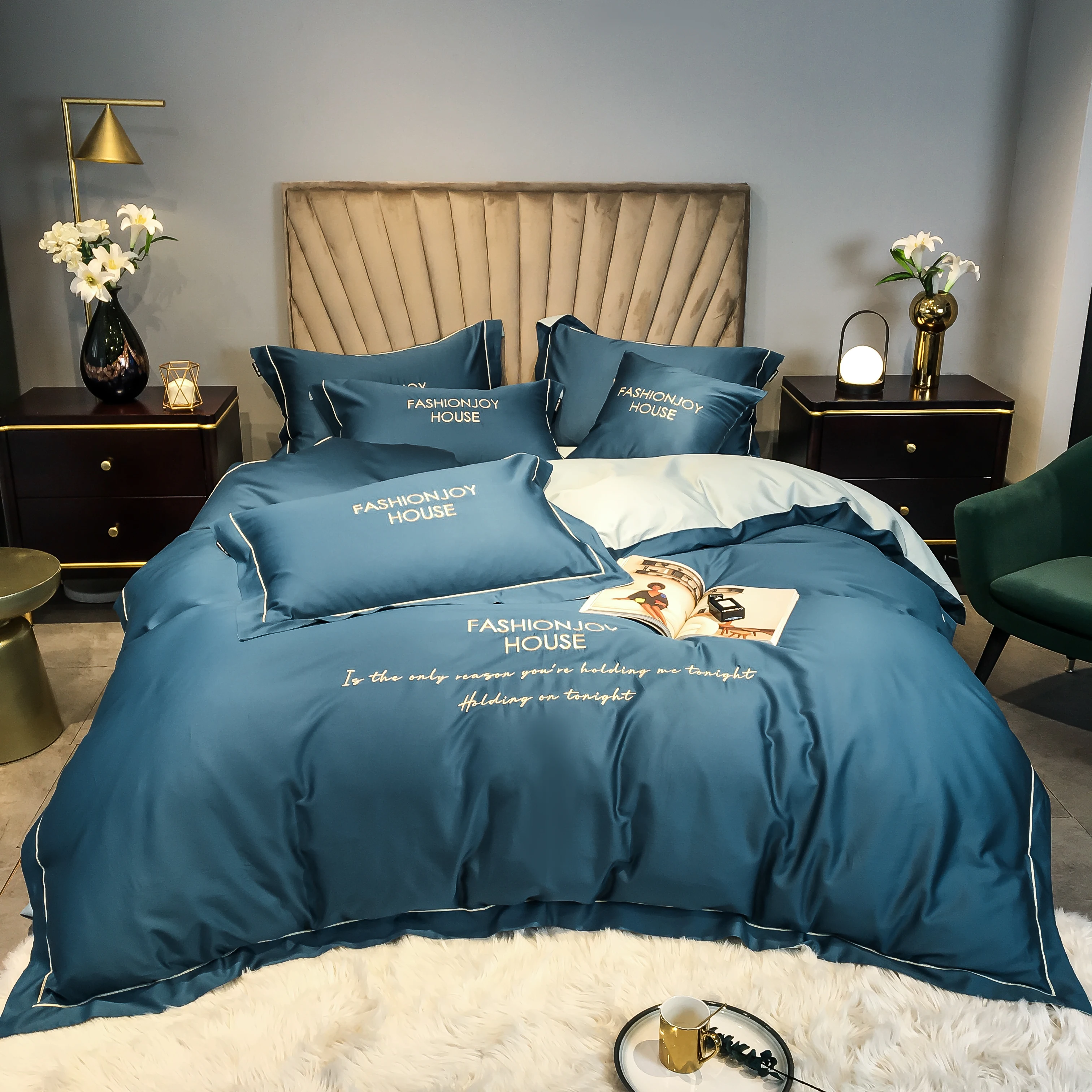 2022 new four-piece bedding fashion cotton double household bed sheet quilt cover splicing design bedding dark blue color
2022 new four-piece bedding fashion cotton double household bed sheet quilt cover splicing design bedding dark blue color