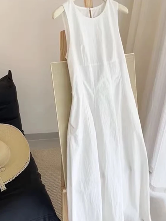 Elegant White Sleeveless Long Dress Beach Vacation Style High Waist A-Line Skirt Cool Sensation Summer Casual Fashion Dress
Elegant White Sleeveless Long Dress Beach Vacation Style High Waist A-Line Skirt Cool Sensation Summer Casual Fashion Dress