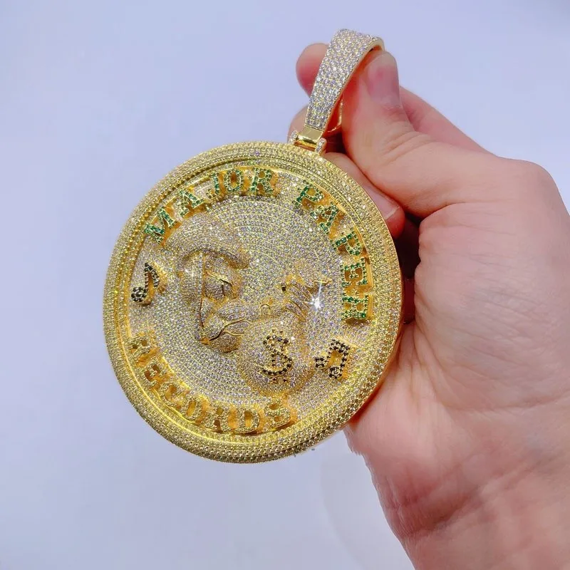 JEWE Custom Round Circle Pendant Full Iced Out with Vvs Moissanite Diamond 925 Silver Gold Charm Hip Hop Buss Down Jewelry Chain
JEWE Custom Round Circle Pendant Full Iced Out with Vvs Moissanite Diamond 925 Silver Gold Charm Hip Hop Buss Down Jewelry Chain