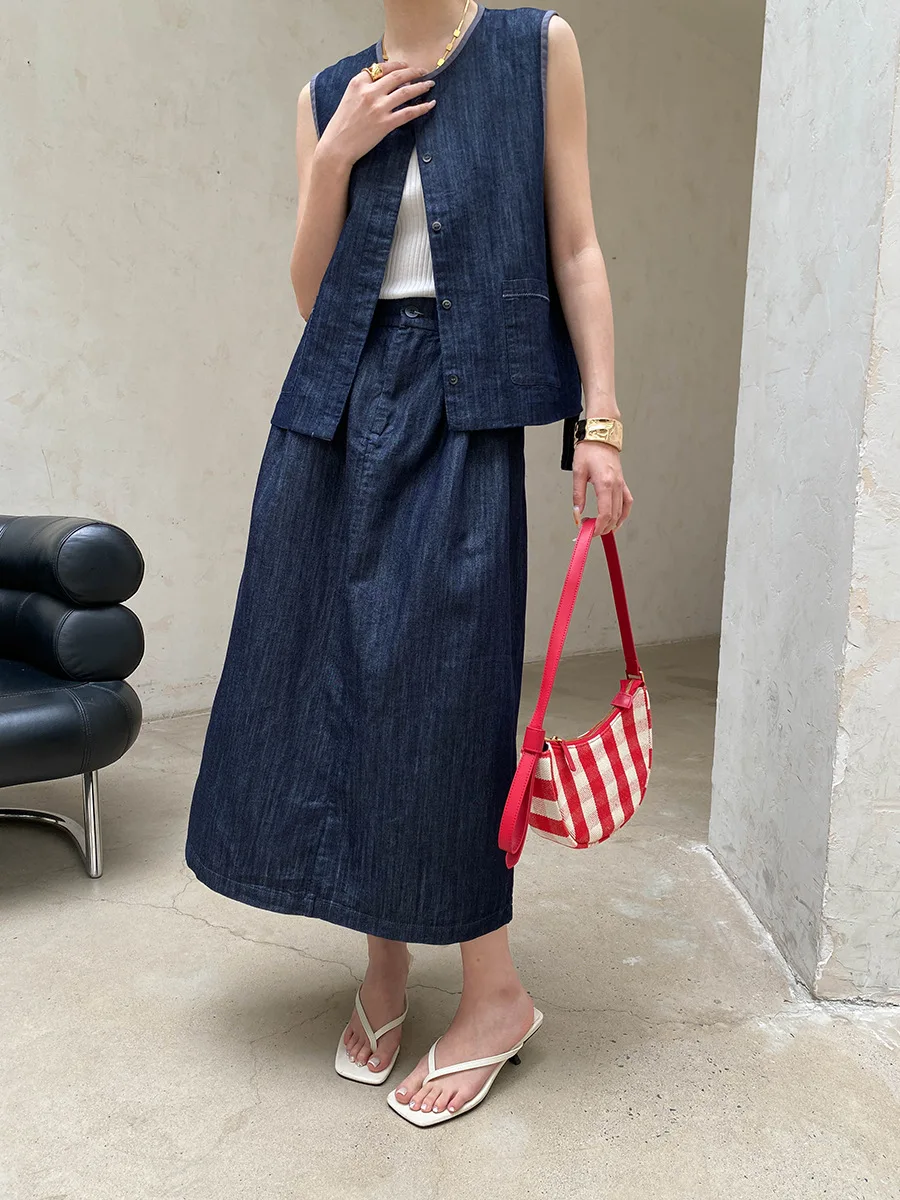 Summer women's solid color casual retro round neck denim vest semi elastic high waisted skirt set
Summer women's solid color casual retro round neck denim vest semi elastic high waisted skirt set