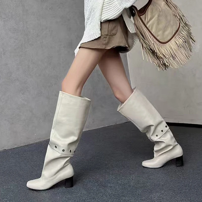 New Style Button Combination Splicing Women Knee High Boots Fashion Round Toe Pleated Leather Long Shoes Low Square Heels
New Style Button Combination Splicing Women Knee High Boots Fashion Round Toe Pleated Leather Long Shoes Low Square Heels